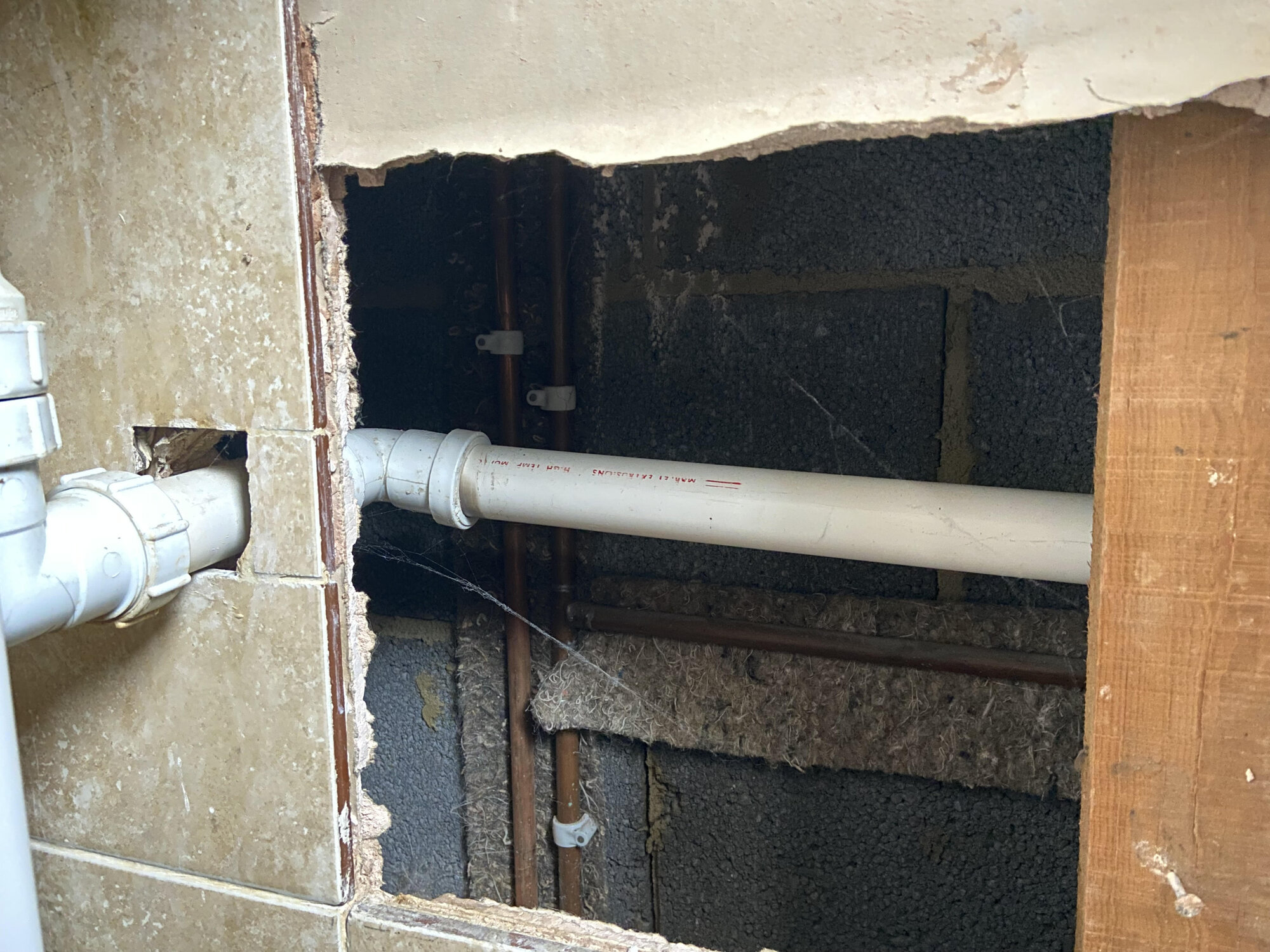 ensuite pipe.jpg