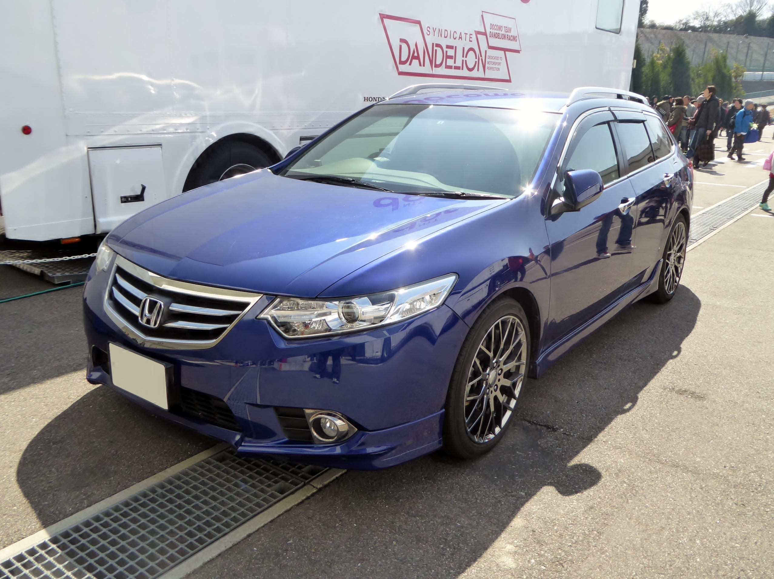 Honda_Accord_Tourer_Type_S_%28DBA-CW2%29_front.JPG